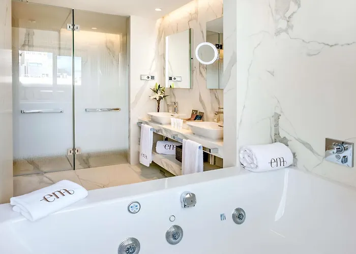 Mejores hoteles con parking y traslado aeropuerto Madrid